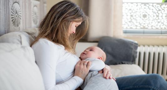 لماذا يمتنع الرضّع عن الرضاعة الطبيعية؟