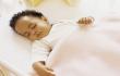 ما سبب الضحك والحركات الغريبة أثناء نوم الطفل؟