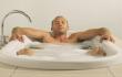 الحمام البارد يساعد في التخفيف من آلام العضلات وإلتهابها